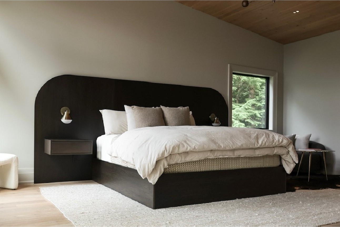 Ironwood Cottage — Primary Bedroom Ironwood Cottage - 05 - Primary Bedroom